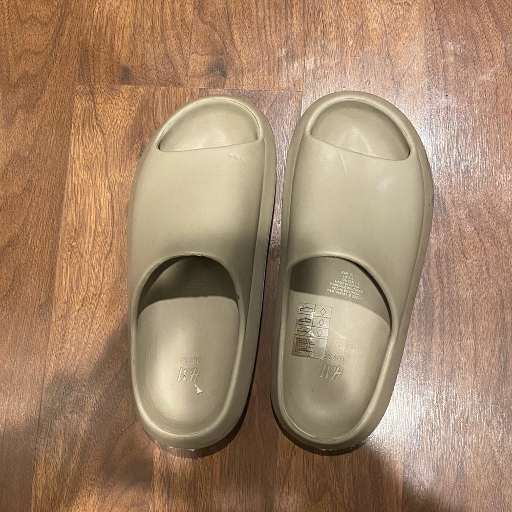 Cloud slippers